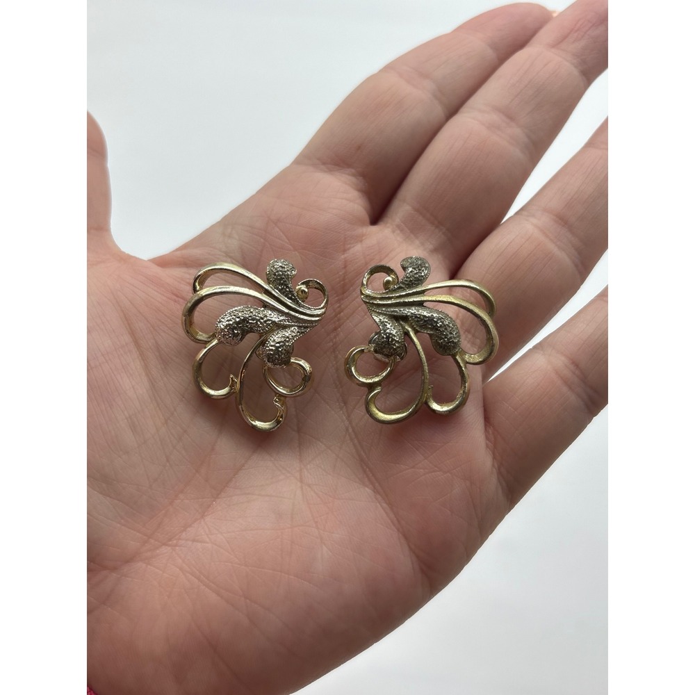 Vintage 60s Sarah Coventry Frosted Feathers Clip On Earrings Gold Silver Tone